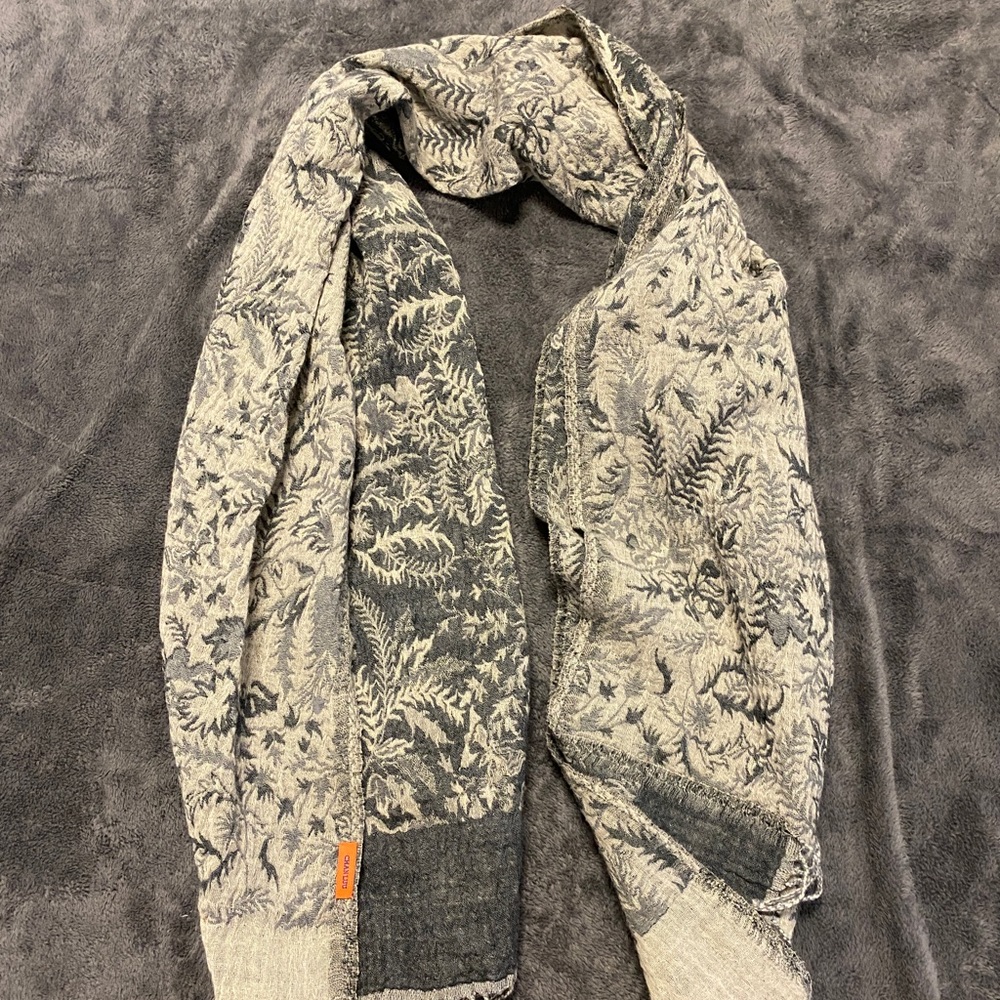 Grey pattern Chan Luu Scarf